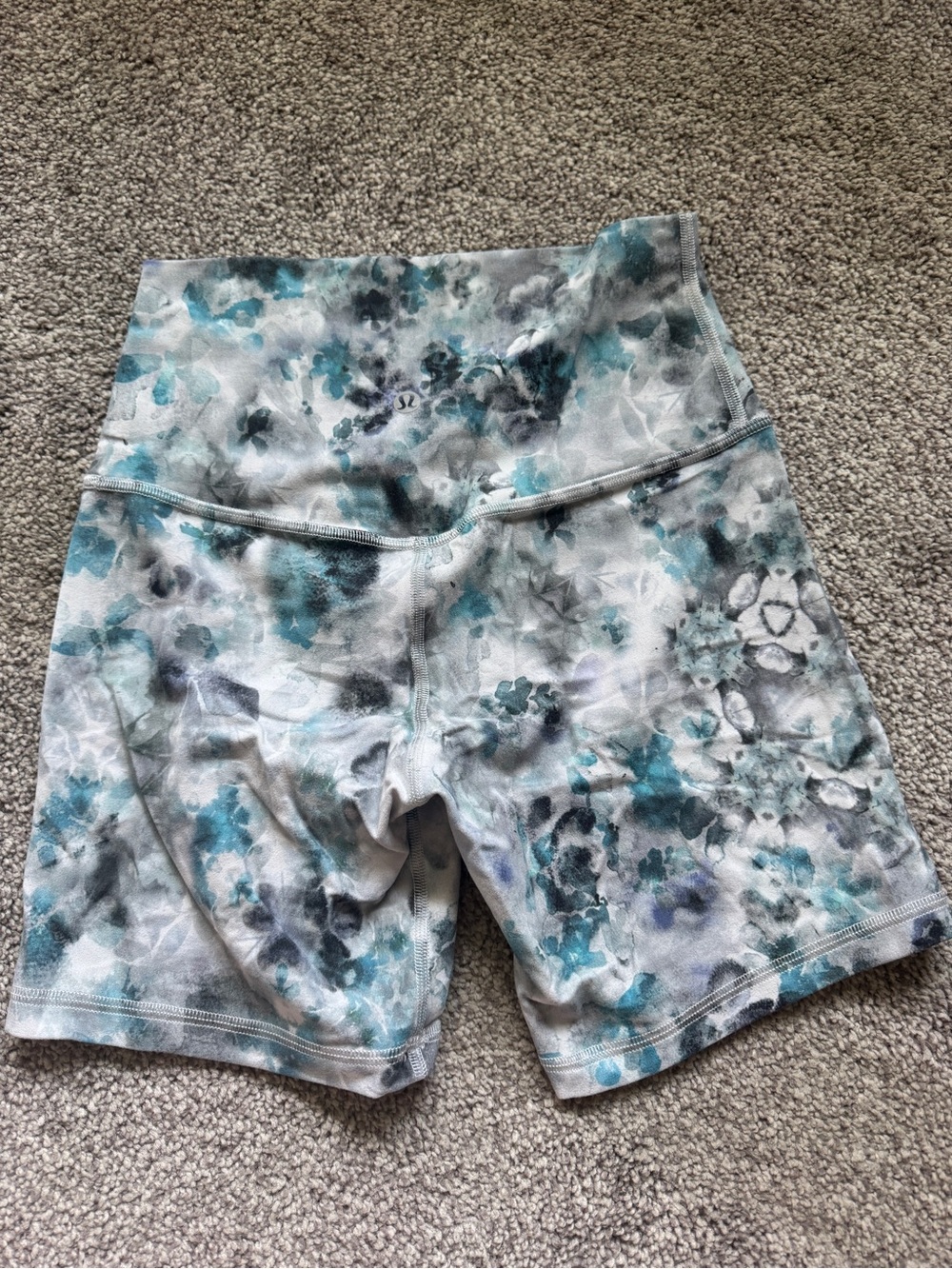 Lululemon biker shorts size 4 6” - Picture 2 of 4